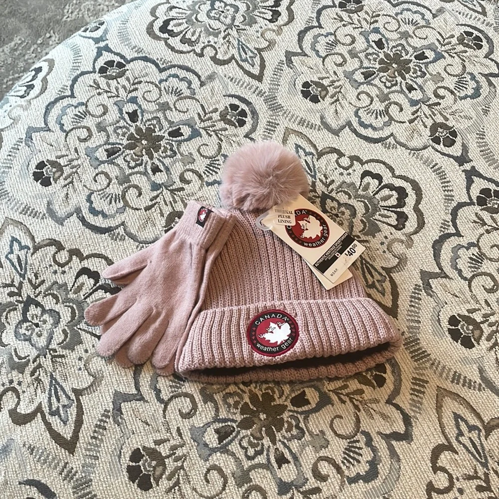 NWT Canada Weather Gear Beanie and Glove Set